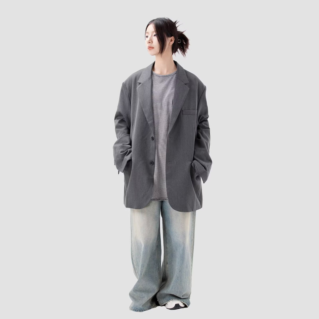 Gray loose-fitting coat with wide lapels, button front, long sleeves, side flap pockets