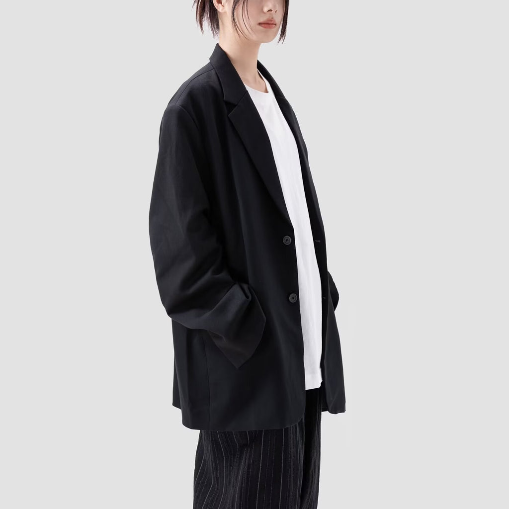 Black retro casual coat with notch lapel, button closure, long sleeves, flap pockets